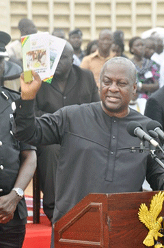 1-HE-President-Mahama-Addressing-the-Public-at-Ghana-Urban-Policy-Launch-Photocredit-GBC-2013.gif