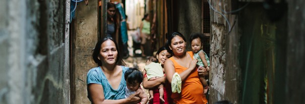 Philippines_Women_Slum