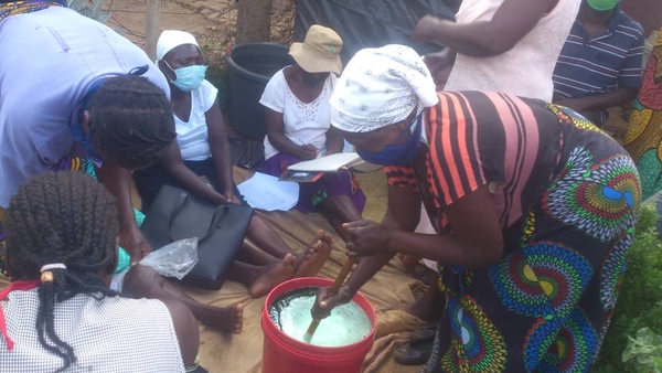 Soap making training, Zimbabwe. Credit (Dialogue on Shelter for the Homeless Trust - Zimbabwe)