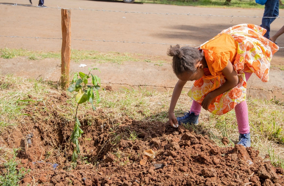 Girl in pocket park, Nairobi, Kenya. Photo: Hope Raisers