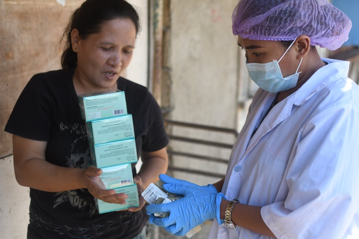 Two women during the Covid response. Photo: Roots of Health, Philippines