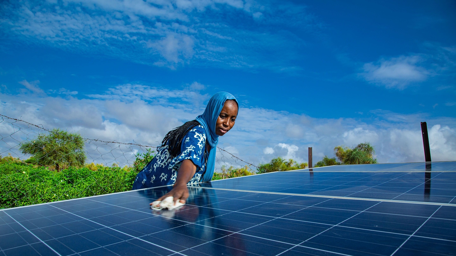 Woman solar energy Mauritania. Photo: Raphael Pouget-Climate Visuals Countdown